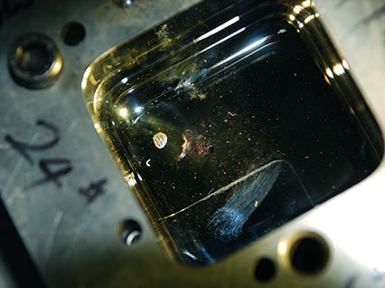 <a href='http://www.qutaob.com/product/3.htm' class='text_a'>模具激光焊機(jī)</a>修復(fù)鏡面模具效果